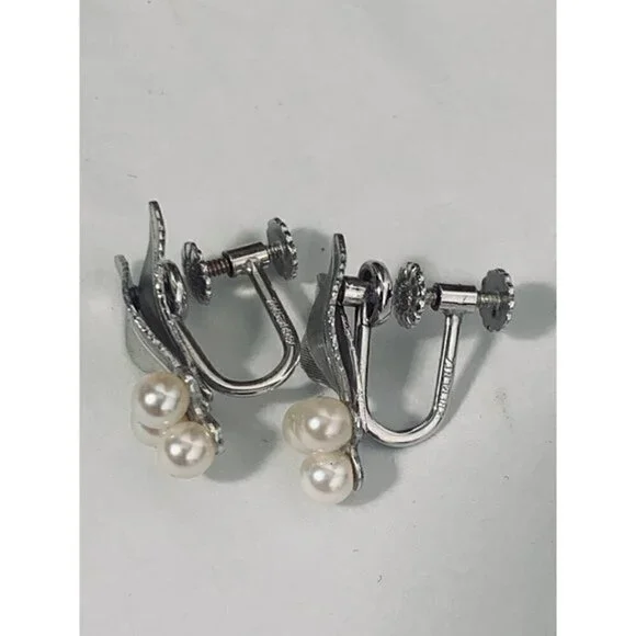 Vintage Krementz Silver Tone Leaves Cultured Pearls Earrings - Picture 4 of 10